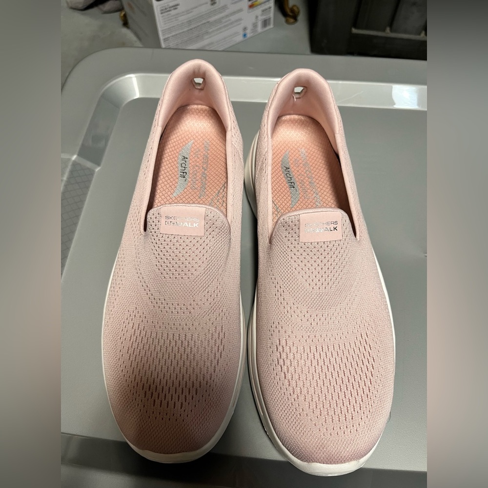 Skechers Go Walk Arch Fit (SIZE:10)